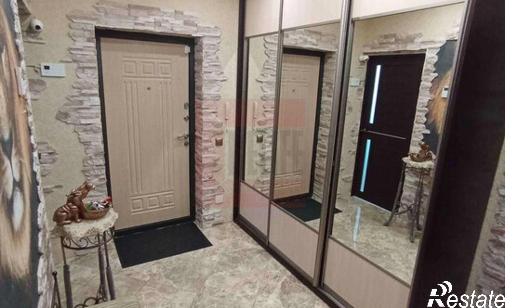 Купить квартиру за 8 000 000 рублей на Интернациональная улица, 5