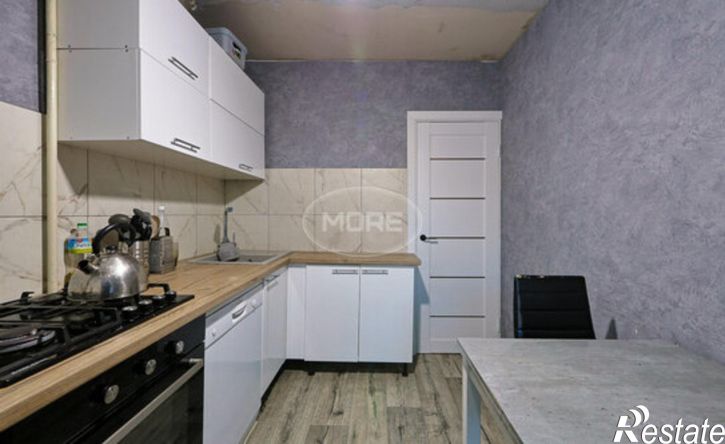 3-комн квартира улица Подполковника Емельянова, 272,  д. 272