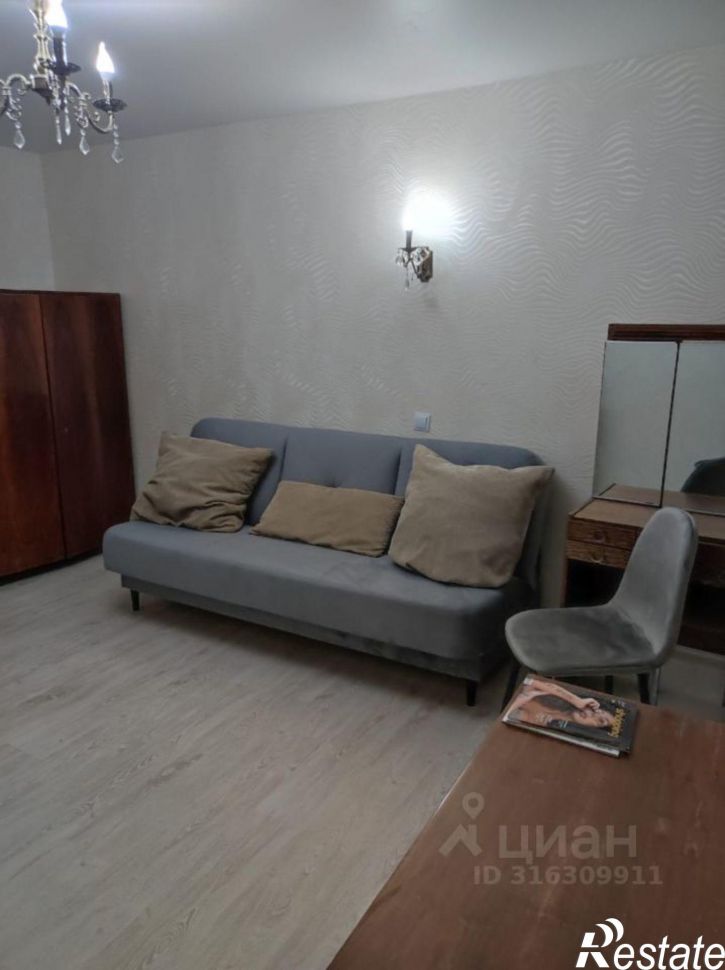 2-комн квартира Угловая улица, 15,  д. 15