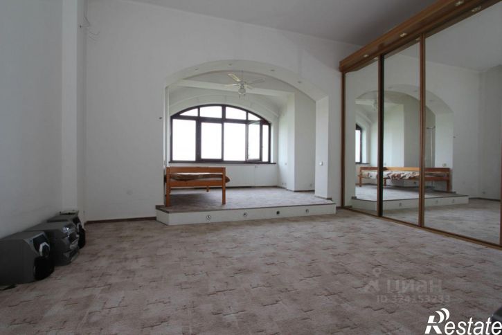 3-комн квартира улица Сержанта Колоскова, 2А,  д. 2А