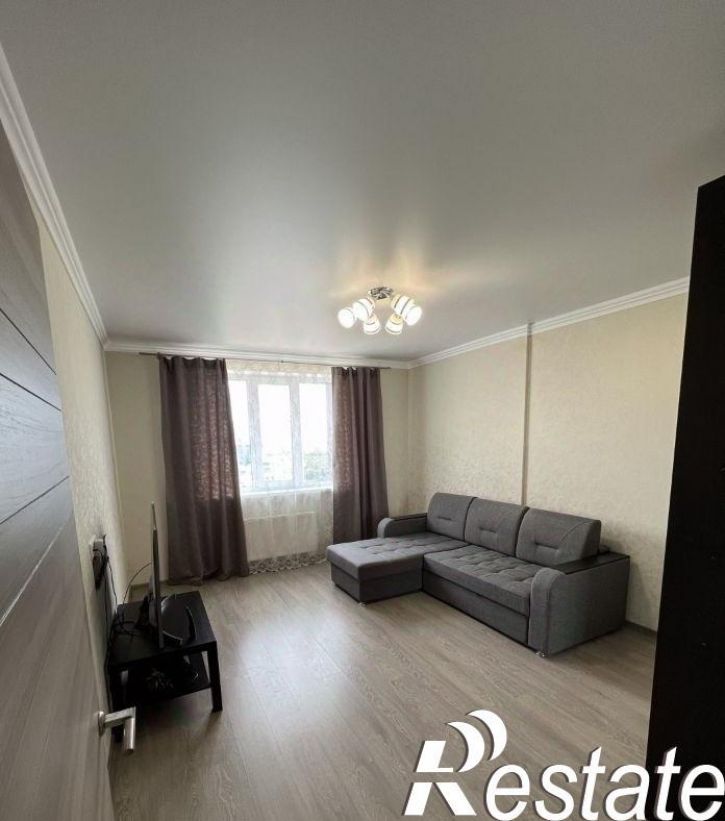 1-комн квартира Космонавта Леонова, 47