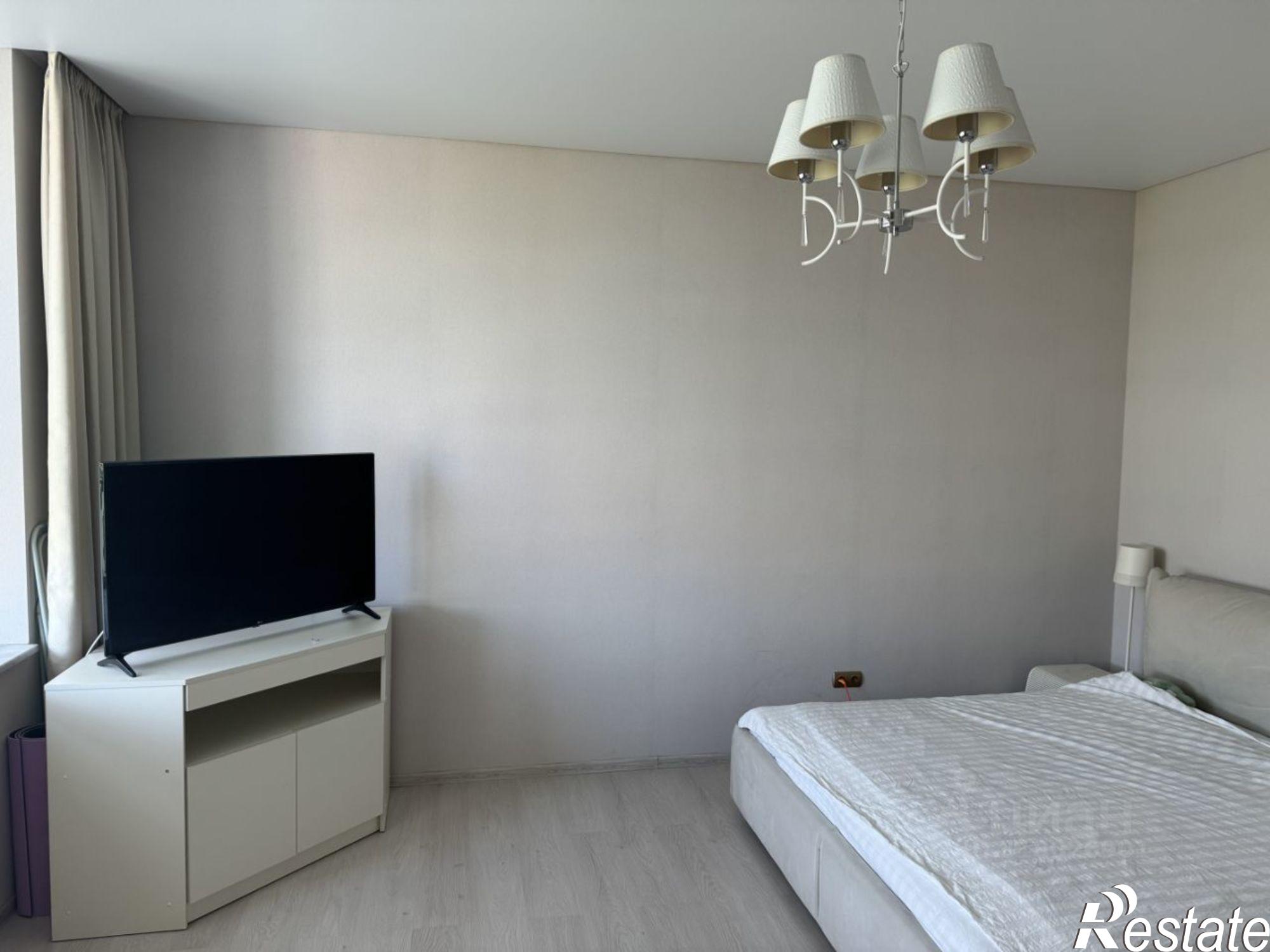 Сдать квартиру за 90 000 рублей на ул Каштановая аллея, 143И