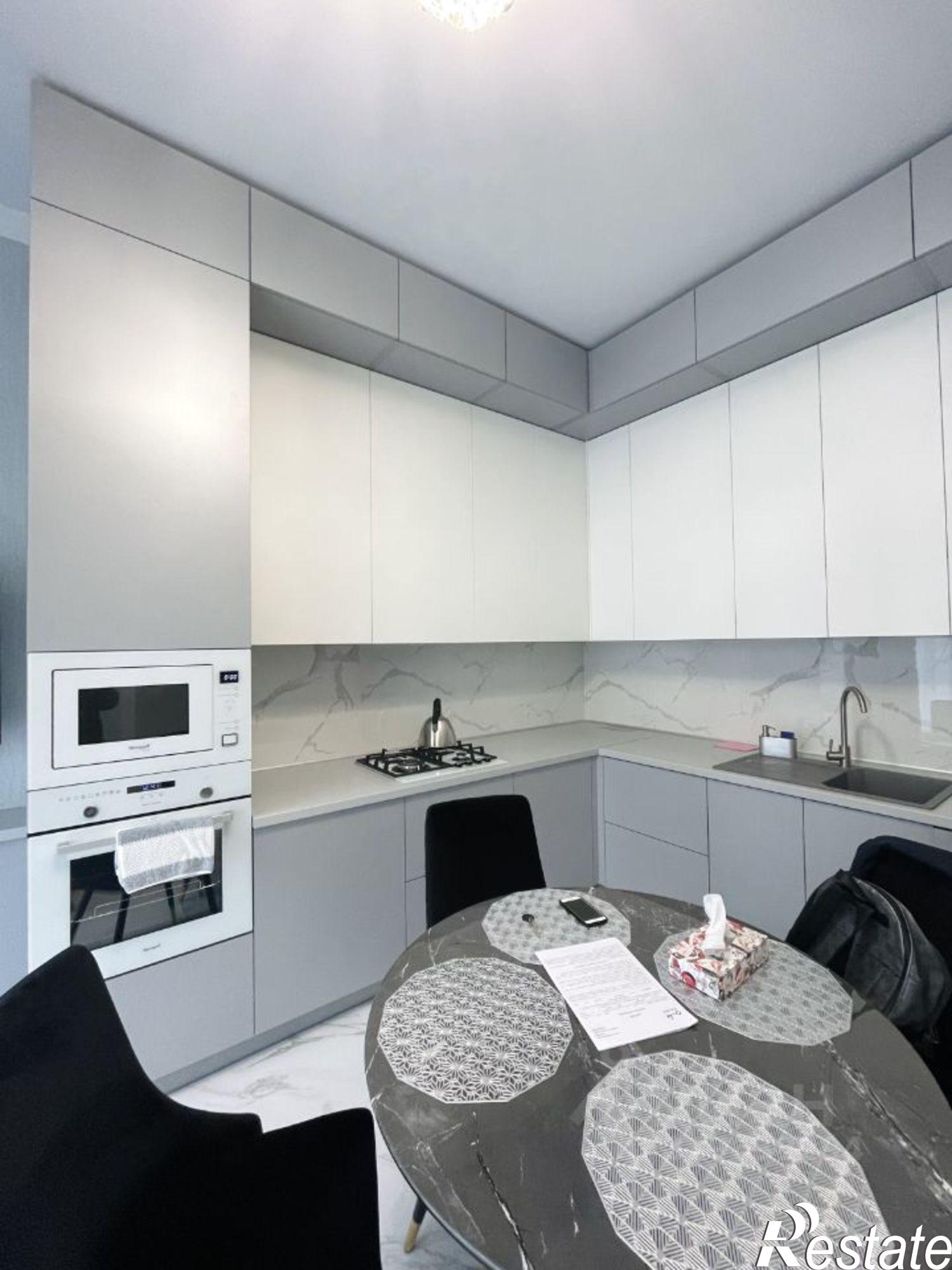 Сдать квартиру за 80 000 рублей на ул Марата, 1