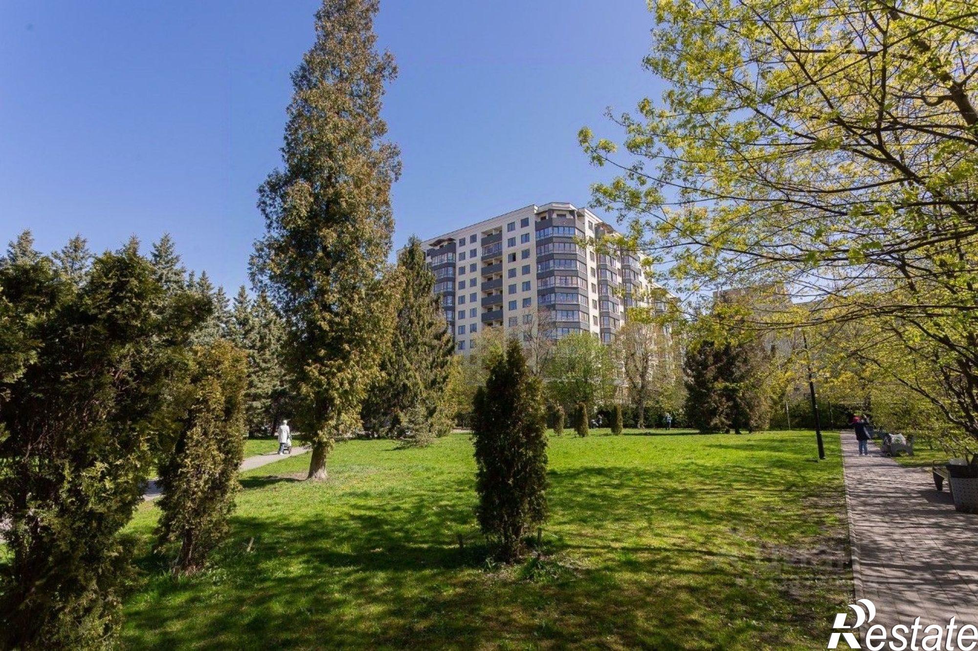 Купить квартиру за 9 999 000 рублей на ул Космонавта Леонова, 47