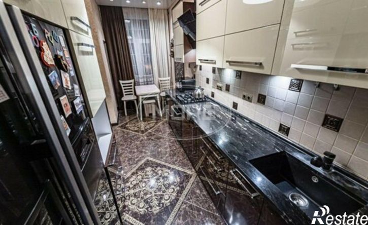 4-комн квартира Угловая улица, 8,  д. 8