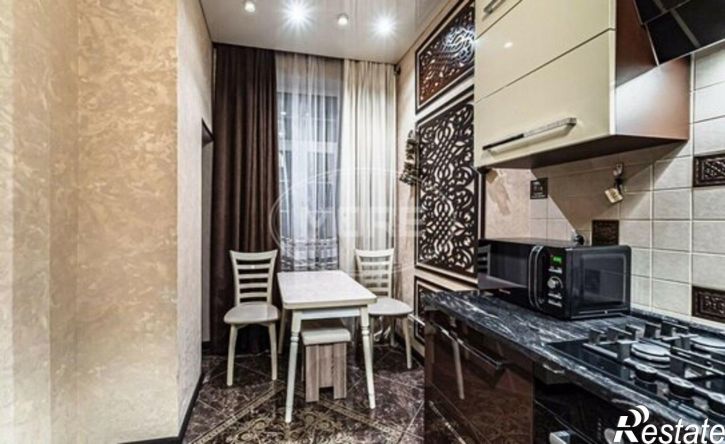 4-комн квартира Угловая улица, 8,  д. 8