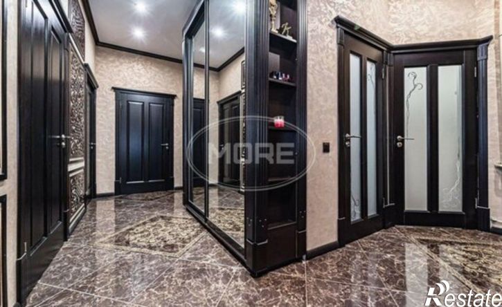 4-комн квартира Угловая улица, 8,  д. 8