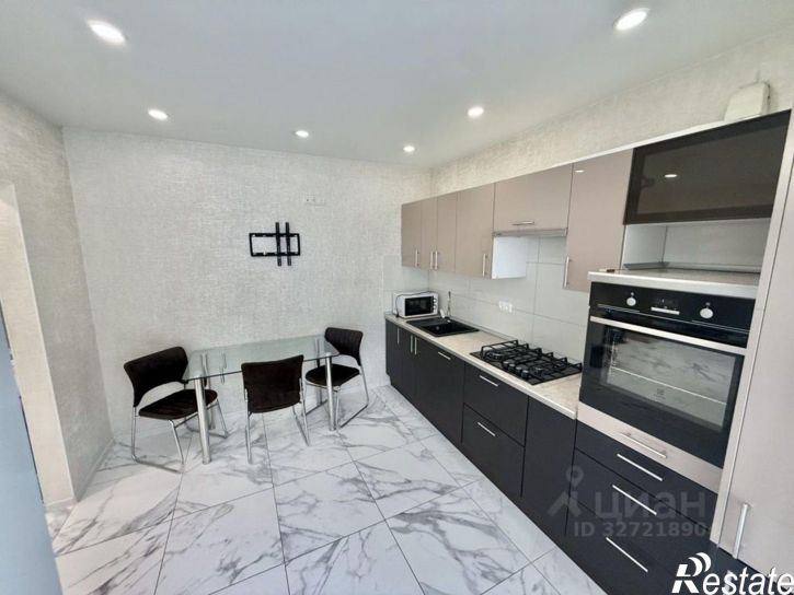 3-комн квартира пр-кт Победы, 80,  д. 80