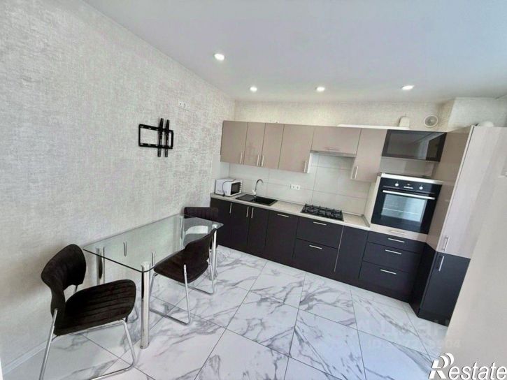 3-комн квартира пр-кт Победы, 80,  д. 80