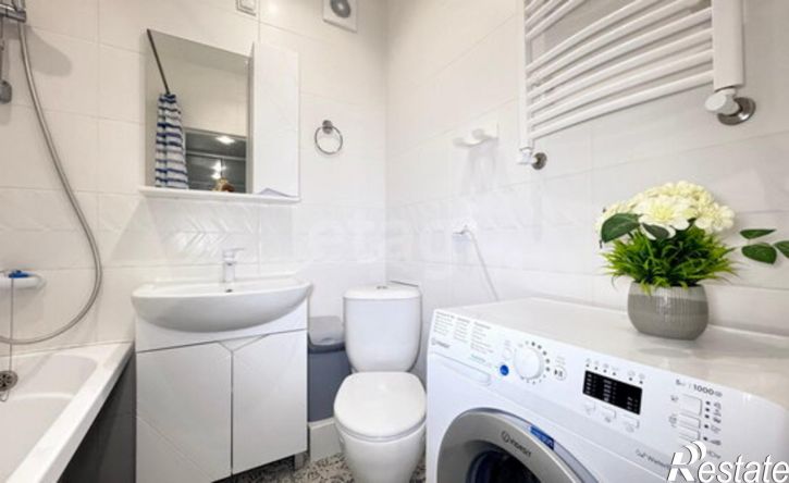 1-комн квартира улица Подполковника Емельянова, 242В к1,  д. 242В к1