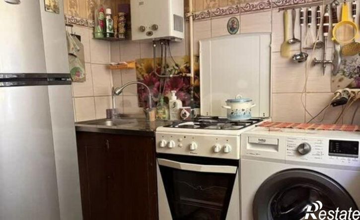 2-комн квартира улица Младшего лейтенанта Ротко, 13,  д. 13