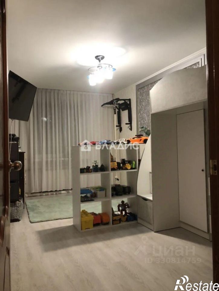 2-комн квартира ул Подполковника Емельянова, 296,  д. 296
