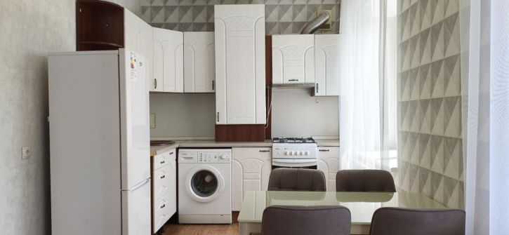 2-комн квартира Россия, Сержанта Мишина ул, 3