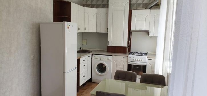 2-комн квартира Россия, Сержанта Мишина ул, 3