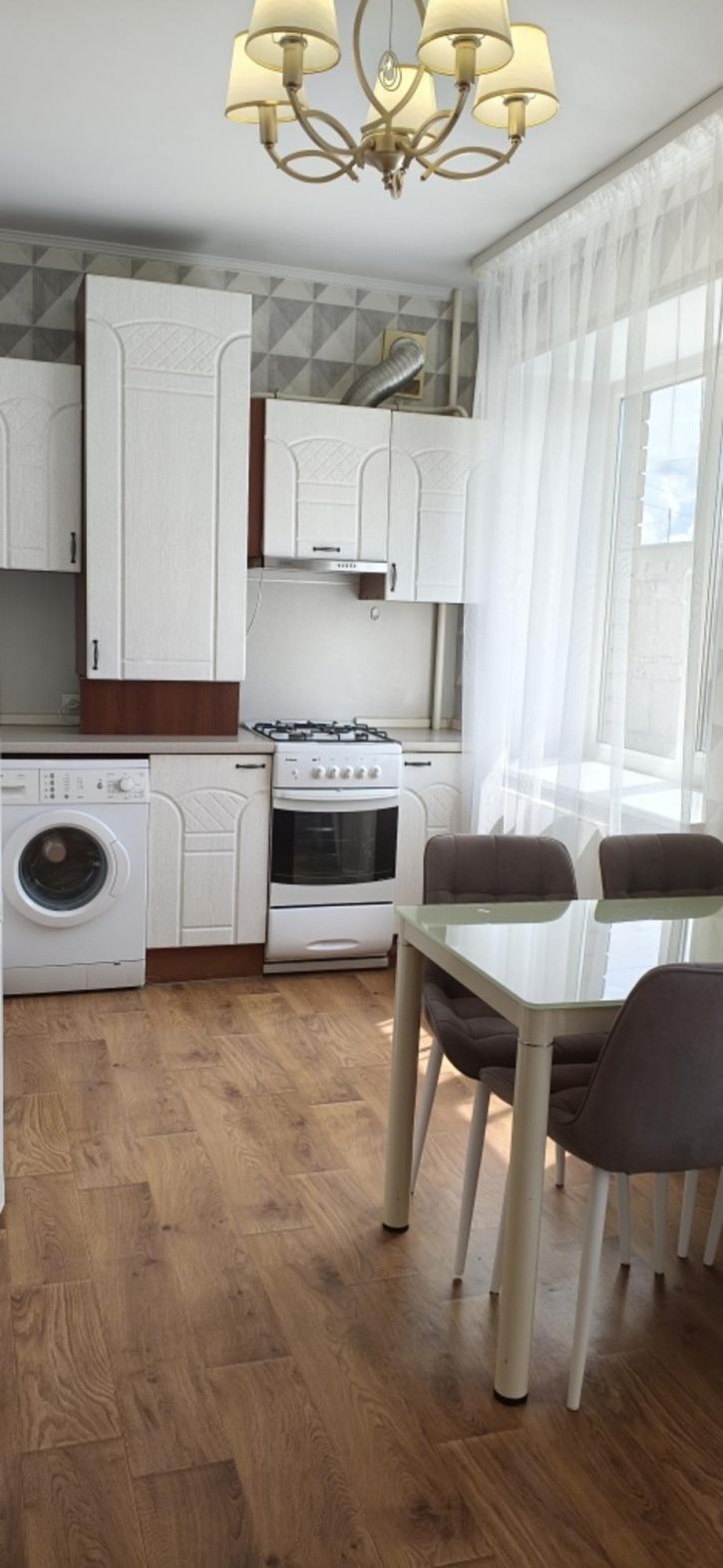2-комн квартира Россия, Сержанта Мишина ул, 3