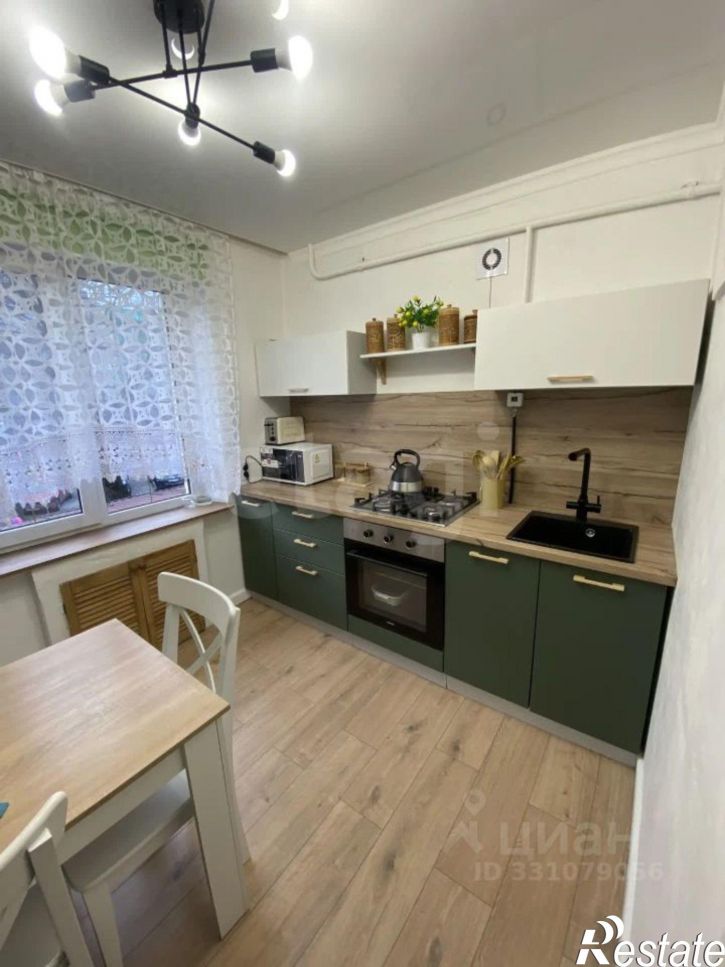 2-комн квартира улица Космонавта Леонова, 58-60,  д. 58-60