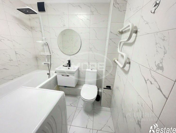 1-комн квартира улица Подполковника Емельянова, 246,  д. 246