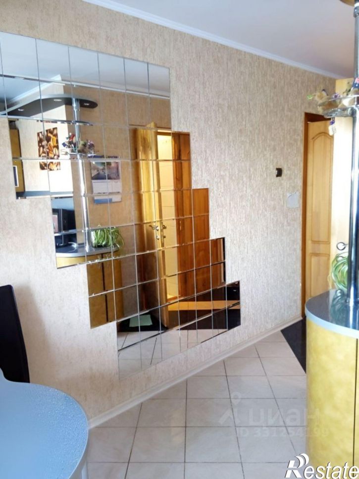 4-комн квартира улица Подполковника Емельянова, 49,  д. 49