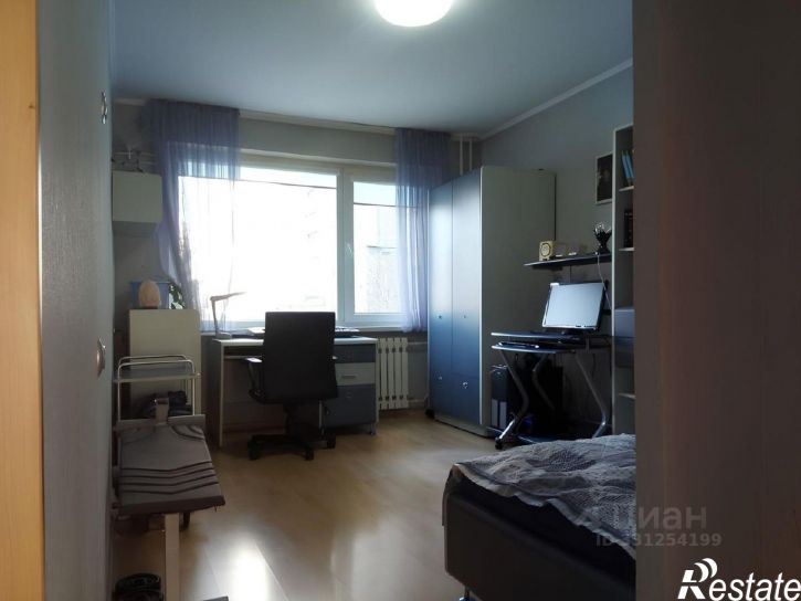 4-комн квартира улица Подполковника Емельянова, 49,  д. 49