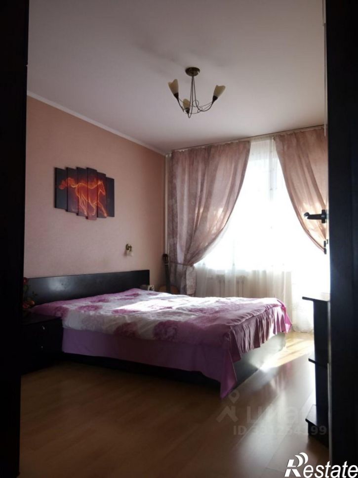 4-комн квартира улица Подполковника Емельянова, 49,  д. 49