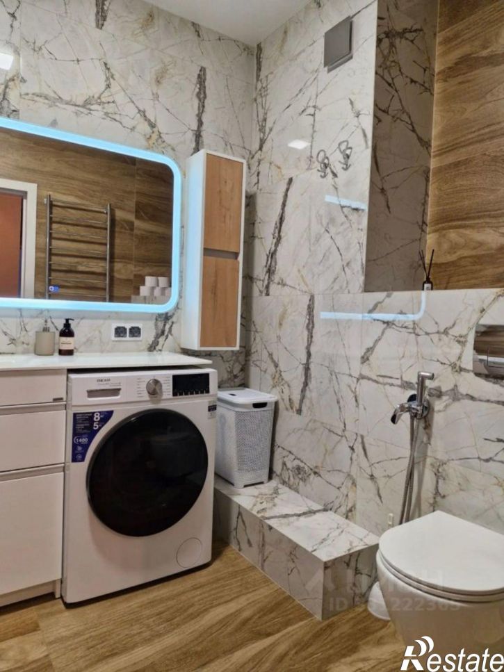 2-комн квартира улица Героя России Виталия Мариенко, 8,  д. 8
