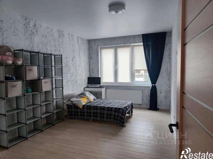 2-комн квартира улица Героя России Виталия Мариенко, 8,  д. 8