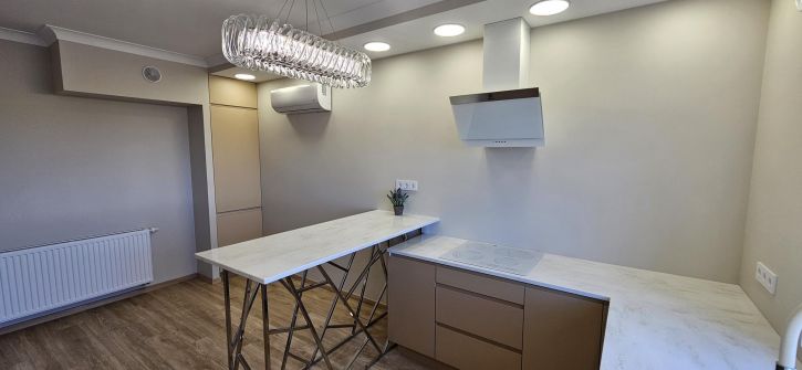 2-комн квартира Россия, Сержанта Колоскова ул, 8