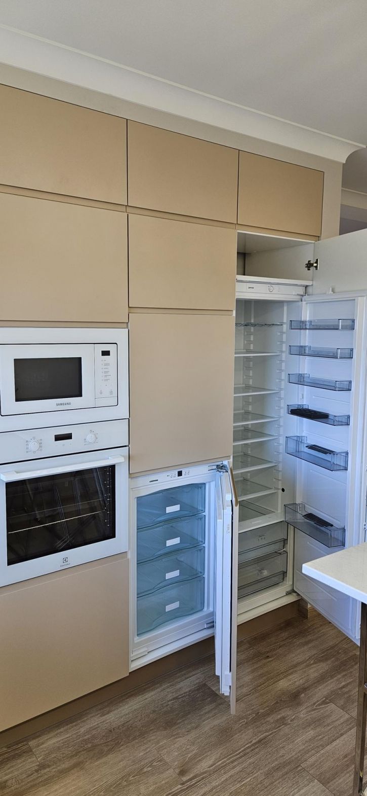 2-комн квартира Россия, Сержанта Колоскова ул, 8