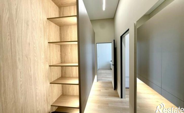 2-комн квартира улица Героя России Виталия Мариенко, 8