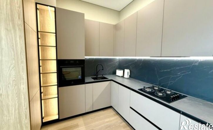 2-комн квартира улица Героя России Виталия Мариенко, 8
