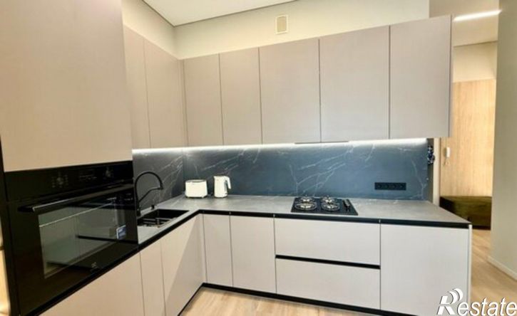 2-комн квартира улица Героя России Виталия Мариенко, 8
