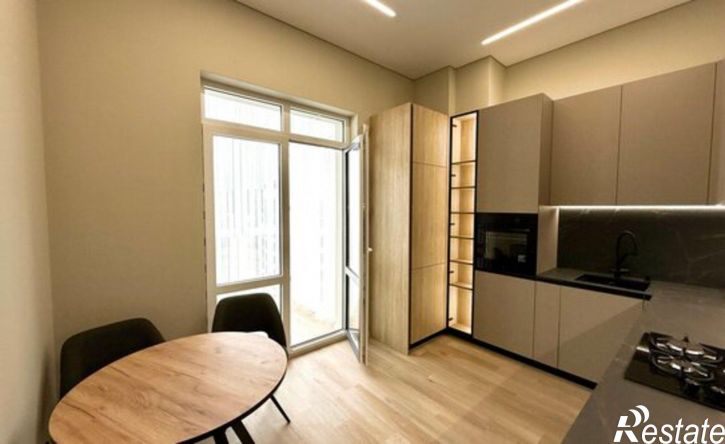 2-комн квартира улица Героя России Виталия Мариенко, 8