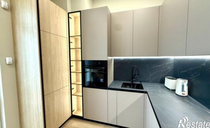 2-комн квартира улица Героя России Виталия Мариенко, 8