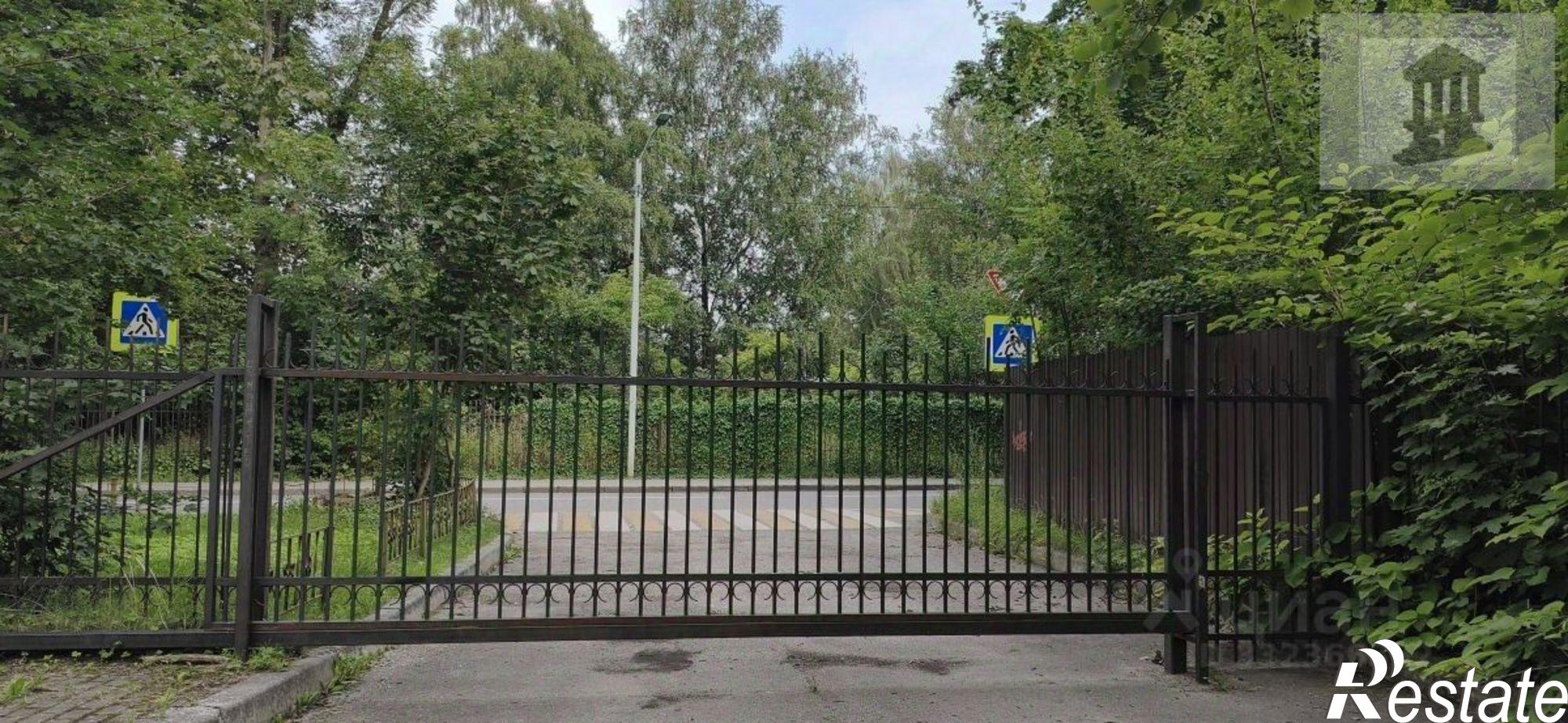 Купить гараж, место в паркинге за 1 200 010 рублей на ул Стрелковая, 1