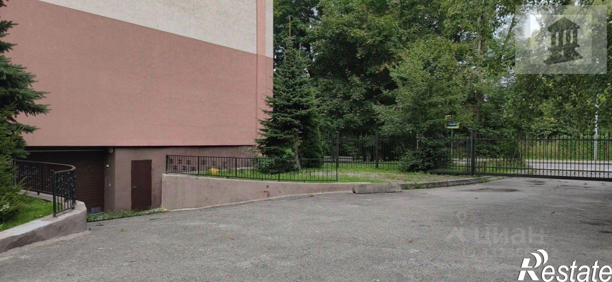 Купить гараж, место в паркинге за 1 200 010 рублей на ул Стрелковая, 1