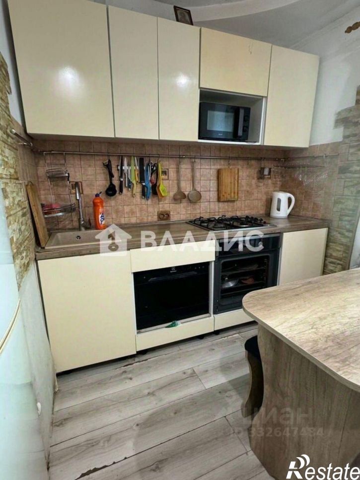 1-комн квартира ул Подполковника Емельянова, 274,  д. 274
