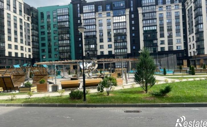 2-комн квартира улица Героя России Виталия Мариенко, 8