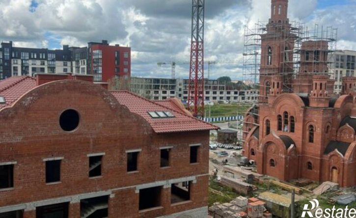 2-комн квартира улица Героя России Виталия Мариенко, 8