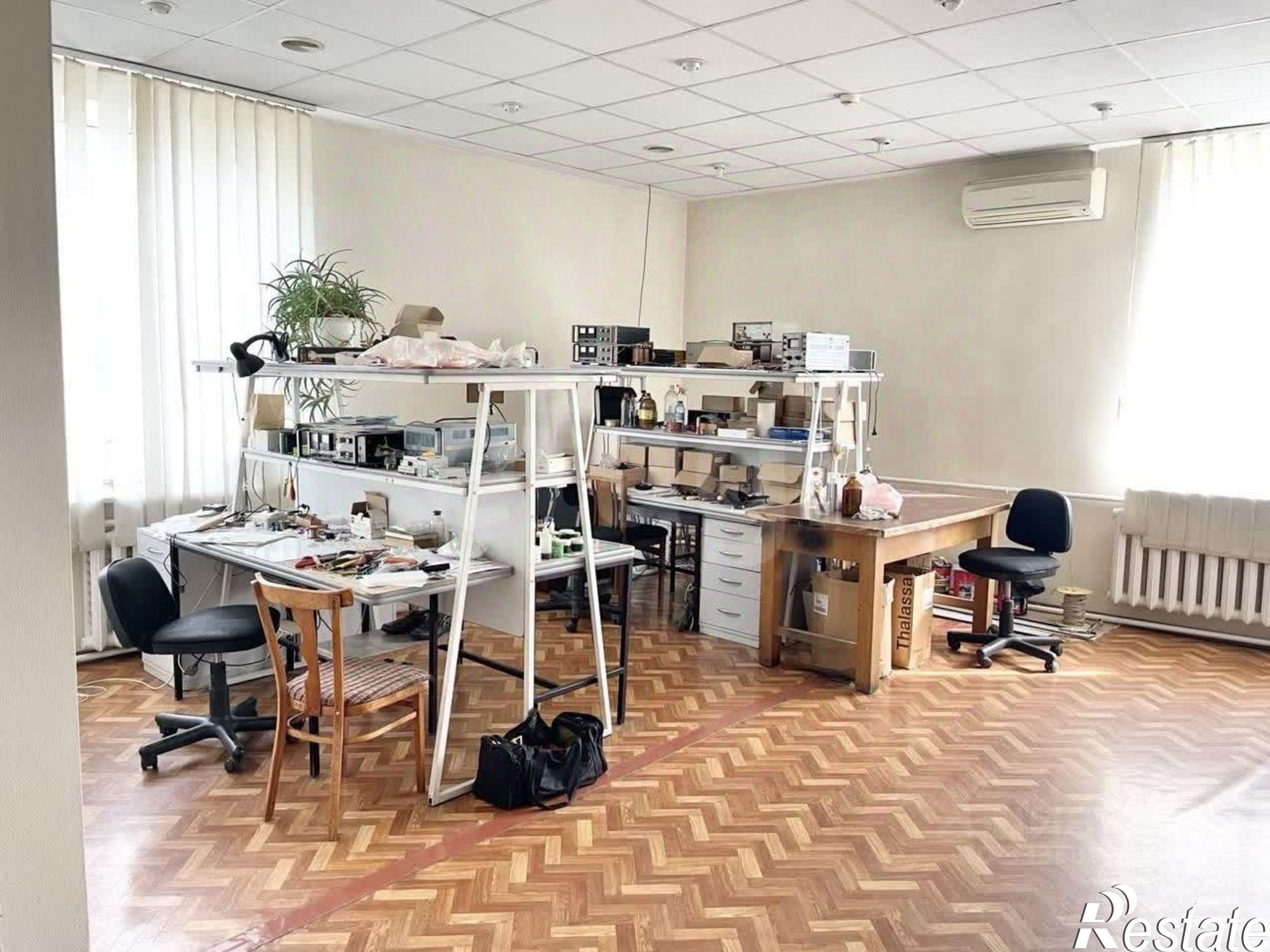 Купить офис, помещение под офис за 12 985 400 рублей на ул Запорожская, 5А