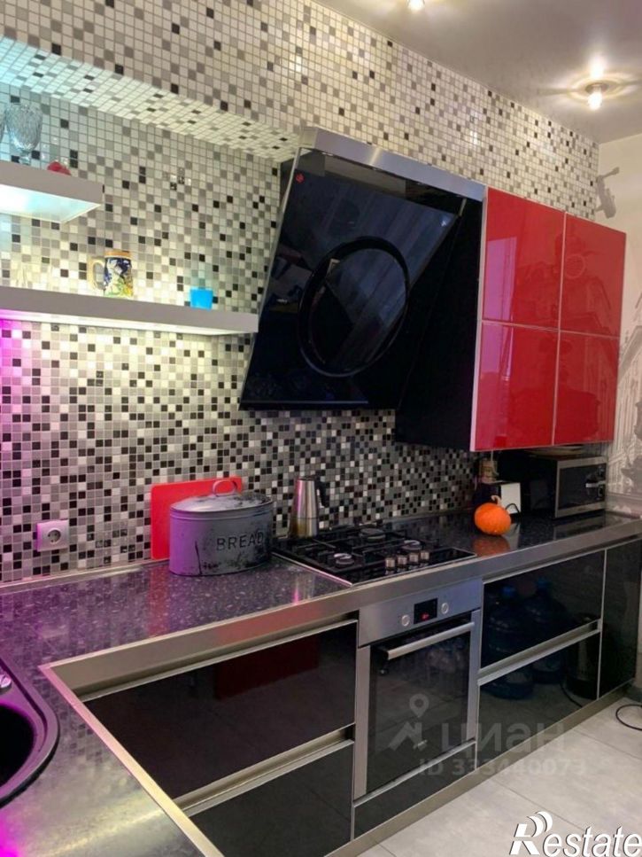 3-комн квартира ул Генерала Толстикова, 16,  д. 16