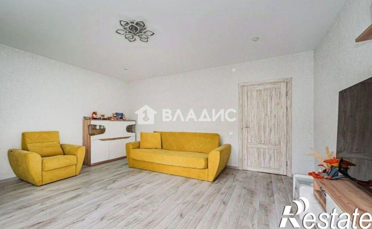 3-комн квартира улица Космонавта Леонова, 81,  д. 81