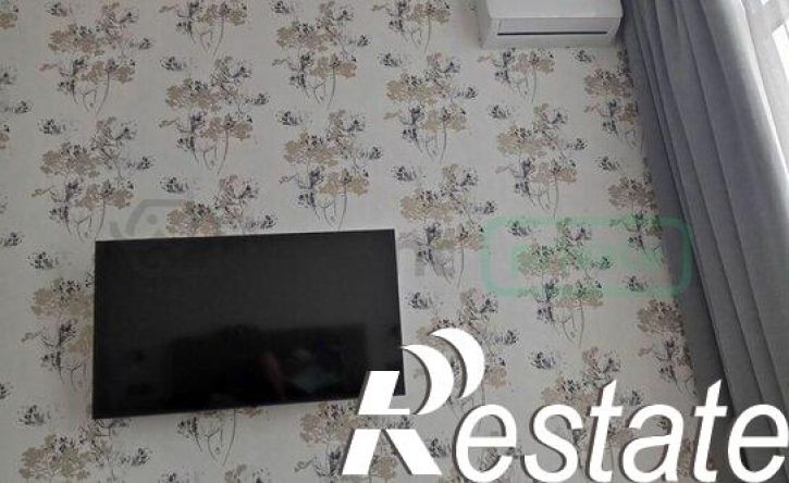 2-комн квартира улица Героя России Виталия Мариенко, 8,  д. 8