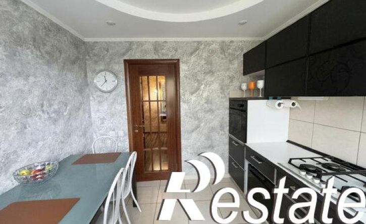 2-комн квартира улица Подполковника Емельянова, 53,  д. 53