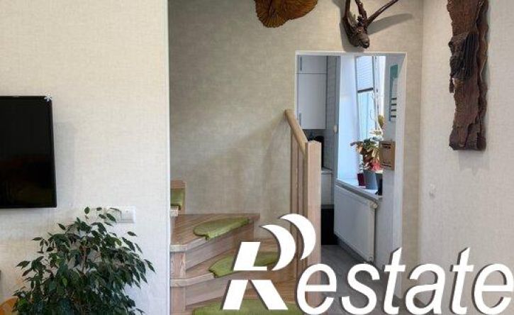 5-комн квартира улица Докука, 27A,  д. 27A