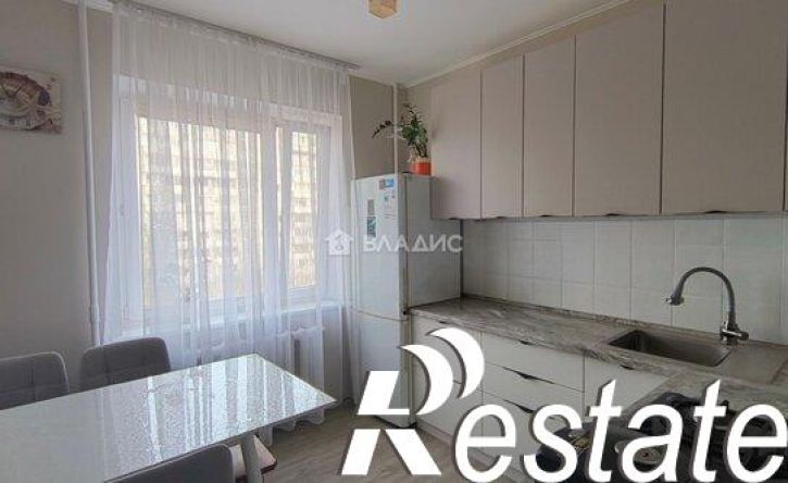 3-комн квартира улица Полковника Ефремова, 3,  д. 3